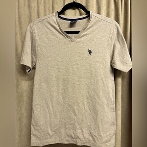 XS v-neck tee
